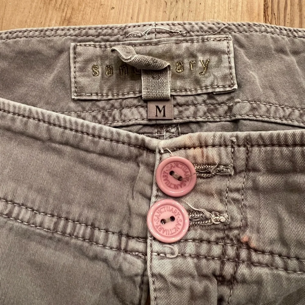 Sanctuary Green Cargo Distressed Capris Size M - Picture 4 of 6